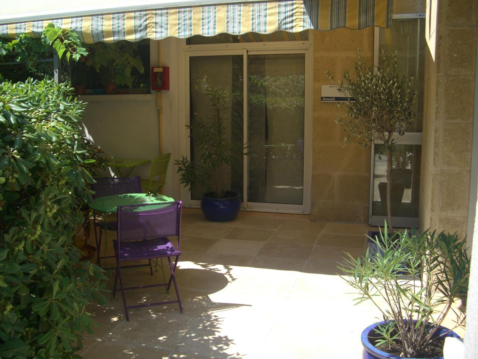 Logis Hotel Du Midi Salon-de-Provence Exterior photo